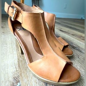Brand New Tan Heels